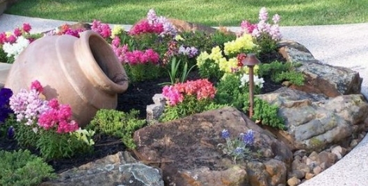 11 schöne kleine Felsengärten, die in Ihrem Garten toll aussehen werden.